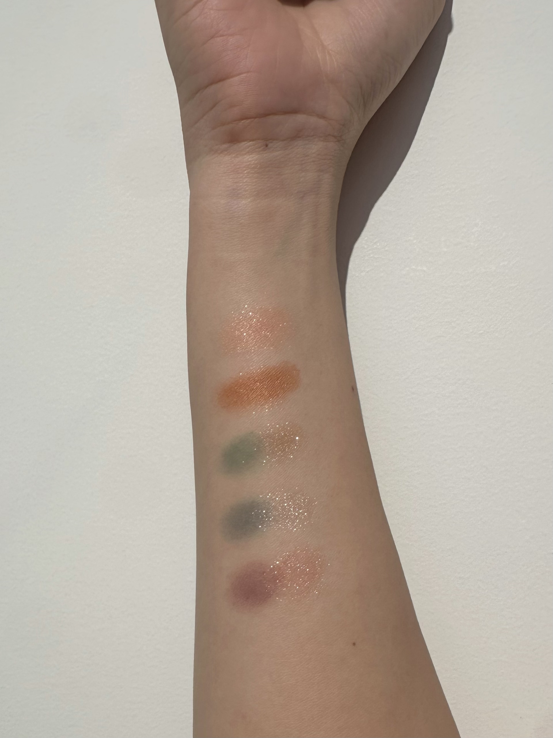bobe プレスドアイシャドウ 400 GLOSSY NUDE(F): コスメ │ bobe